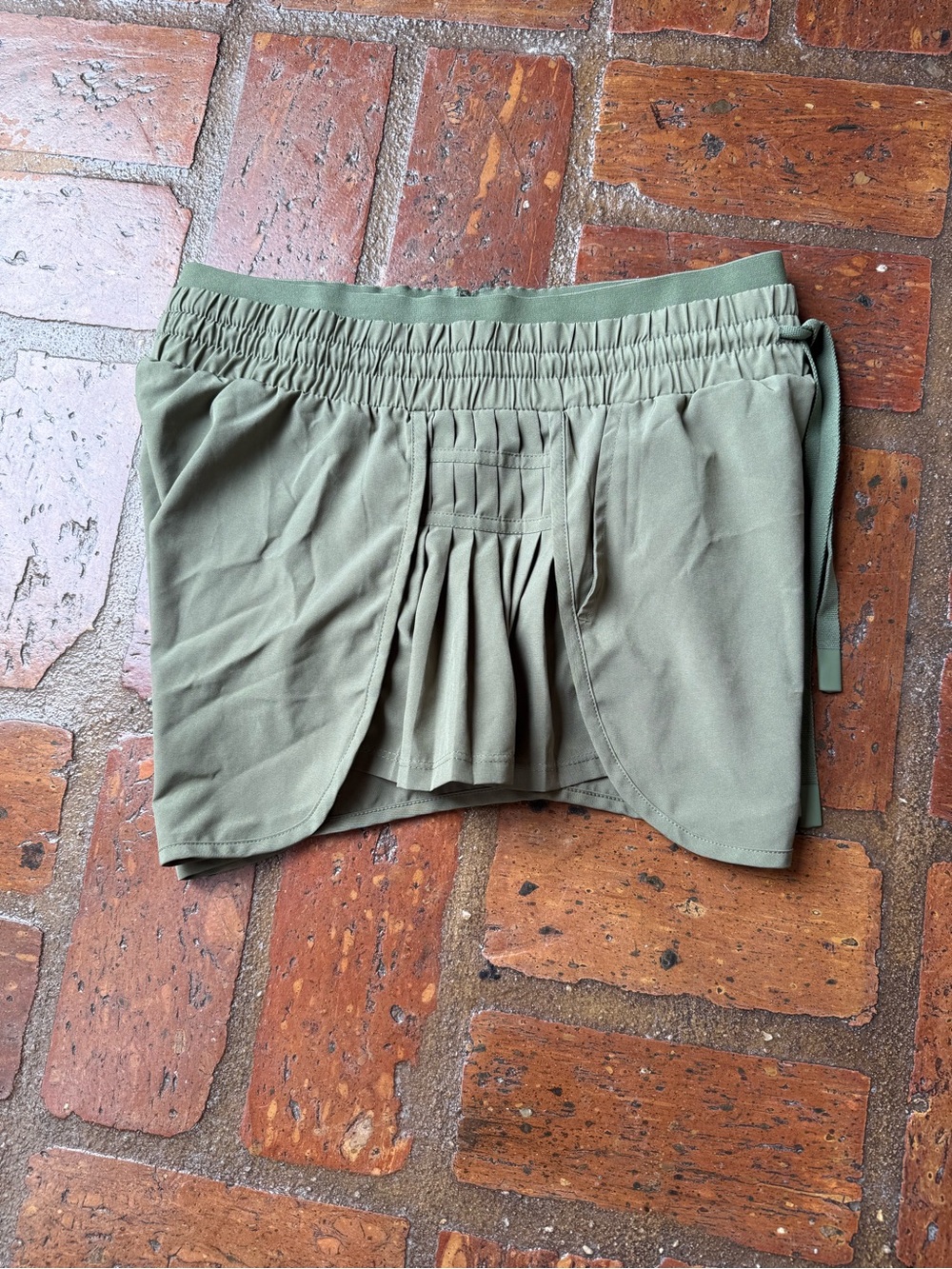 Green Joy Lab Ruffle Shorts - Picture 3 of 4